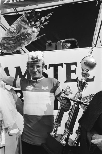 BLOEMEN VOOR DORA IN PLAATS VAN RAAS - AMSTEL GOLD RACE
