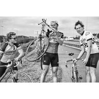 MAILLOTS CYCLISTE DE REDTED DANS UN PHOTOREPORTAGE DE JOSEFIENE DEGENAAR